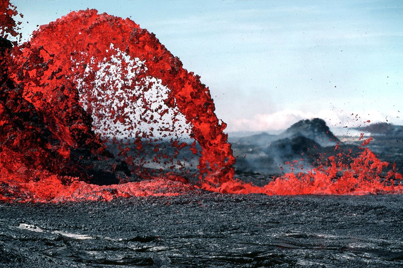 Illustration for article titled The Terrible Beauty of Volcanic Eruptions and Lava Flows